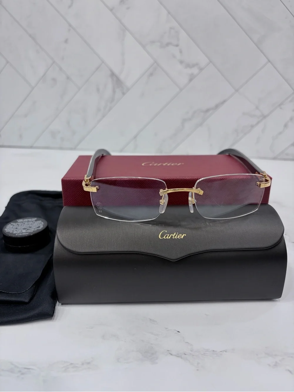 Cartier SUNGLASSES C ALLONGÉ DE CARTIER MOTIF white horns